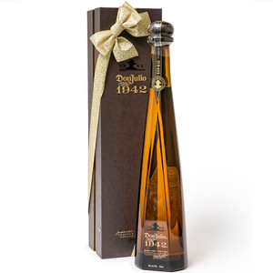 Золотая бутылка для текилы Don Julio 1942 оптом по очень дешевым ценам