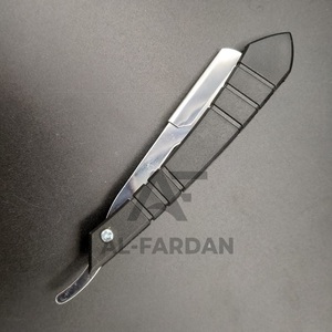 Rasoir de toilettage pour hommes Manche en plastique noir mat avec lame interchangeable en acier inoxydable Rasoir à shavette turc - Product Image 1