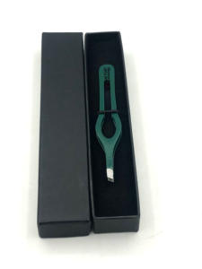 เคลลี่กรีนแป้งเคลือบสีเงินปลายสแตนเลสแหนบคิ้วโลโก้ส่วนบุคคลเครื่องมือความงาม - Product Image 3