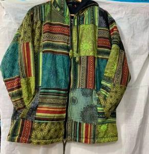 Veste d'hiver en coton faite à la main confortable et élégante avec accessoires de vêtement à motif carré - Product Image 2