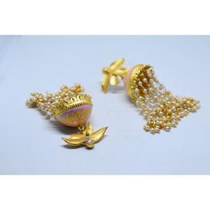 Boucle d'oreille en laiton pour filles et femmes, bijou traditionnel, style meenakari, finition mate dorée, longue, vente en gros, 2022 - Product Image 3