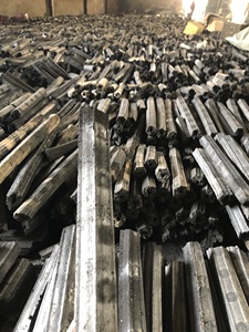 Vietnam Briquettes de charbon de bois pour barbecue de qualité supérieure Écologique sans étincelle 5-6 heures de temps de combustion Conception de bâton de bois dur Sciure de bambou - Product Image 5