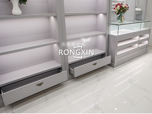 Estante de Exhibición con Panel Trasero de MDF Gris, Muebles con Estantes de Exhibición LED, Estante de Exhibición de Pared Personalizado para Boutique con Cajones - Product Image 4