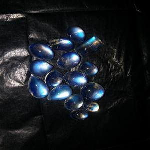 Cabochon en pierre de lune arc-en-ciel de haute qualité AAA forme libre ovale poli lâche toutes les tailles bleues naturelles 8x10MM blanc - Product Image 4