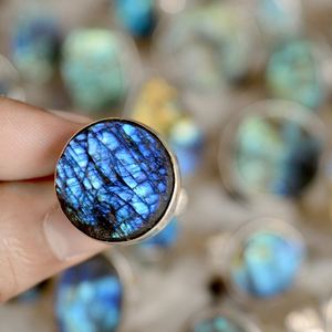 Bague Chevalière en Argent 925 avec Labradorite Naturelle Druzy, Bague en Pierre Précieuse Labradorite Effet Miroir Clair, Vente en Gros - Product Image 5