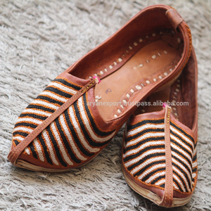 Sandalias Planas de Cuero Puro, Elegantes y Casuales - Product Image 1