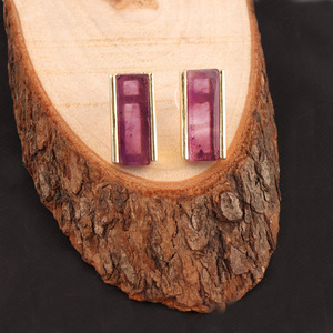 Pendientes de amatista Natural con forma de barra para mujer, pendientes de piedra de nacimiento chapados en oro, con cierre trasero, elegantes, de último estilo - Product Image 3