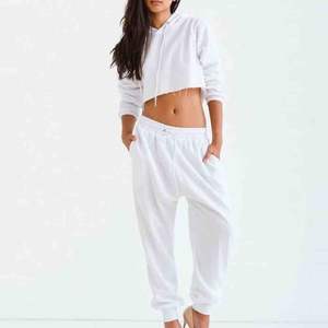 Ensemble de survêtement personnalisé deux pièces pour femme, style streetwear, avec sweat à capuche d'hiver, vente en gros - Product Image 6