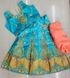 Ropa de boda de diseñador indio exclusivo pesado Trabajo de bordado pesado Ropa de niños Lehenga Choli con Dupatta Listo para usar Precio bajo Alphanumero - Product Image 2