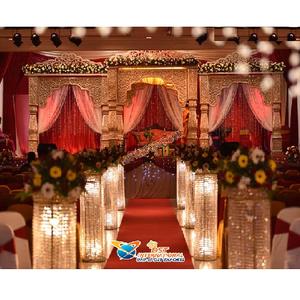 Decoración de Escenario de Boda Estilo Rajwadi, Diseño Abierto Estilo Bollywood, Escenario Dorado de Fibra Exclusivo y Mandap - Product Image 1