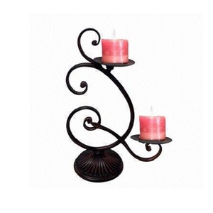 Candelabro de hierro negro de 2 brazos hecho a mano, de primera calidad, tamaño personalizado, decoración para bodas, muy vendido. - Product Image 1