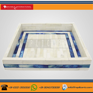 Bandeja de Servir Cuadrada Decorativa Hecha a Mano con Incrustaciones de Hueso Estilo Art Deco de Maximus International, Borde Azul, Decoración de Exhibición de Varias Piezas - Product Image 3
