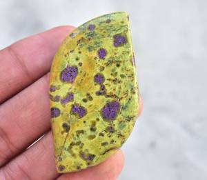 Piedra serpentina pulida en caliente con Stichtite, cabujones de piedras preciosas sueltas curativas - Product Image 3