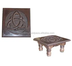 โต๊ะเปลี่ยนไม้แกะสลักทำด้วยมือของทางศาสนา Pooja Chouki แบบโบราณ