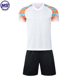 2021ผู้ชายสวมใส่การออกแบบใหม่ที่กำหนดเอง Sublimated ระบายอากาศ100% โพลีเอสเตอร์เครื่องแบบฟุตบอลในราคาที่ดีที่สุด - Product Image 4