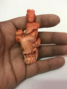 Figurine de déesse en pierre précieuse de corail naturel - Product Image 4