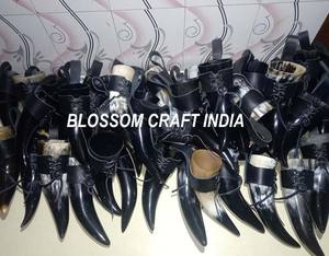 Corne à boire en corne de boeuf de buffle de haute qualité avec support en cuir sculpté style animal ange conçu pour les amateurs d'hydromel magasins vikings - Product Image 5