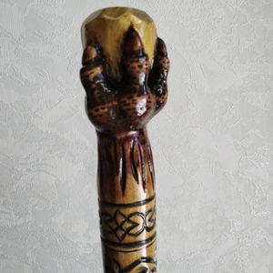 Canne de marche en bois sculptée de haute qualité avec patte de dragon - Product Image 1