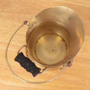 Cubo de carbón de metal pulido dorado Forma y tamaño personalizados de la más alta calidad Diseño simple para accesorios de hoguera - Product Image 3