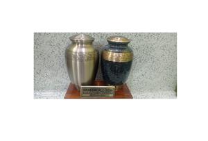 Urna de cremación de latón de estilo americano Suministros funerarios de metal de Brassworld India para adultos - Product Image 4