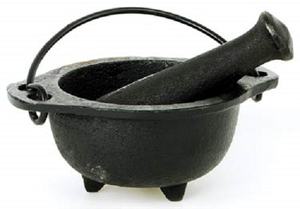 Quemador de resina de incienso de hierro hecho a mano/caldero en acabado negro con mango - Product Image 3