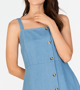 Nouvelle Robe d'été sans manches pour femme, coupe trapèze, en lin 100% uni bleu ciel, col carré, longueur genou, style formel, tendance et sexy - Product Image 4