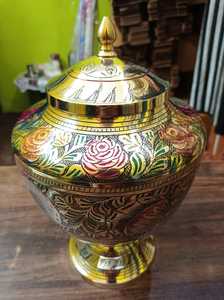 URNA DE CREMACIÓN PARA ADULTOS GRABADA DE NUEVO DISEÑO DE LATÓN SUMINISTROS FUNERARIOS Brassworld India / Japani Classic Urn - Product Image 2