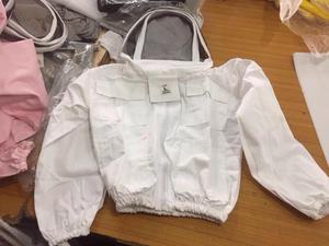 Traje de Apicultura Hecho a Medida, Equipo de Protección con Características Anti-Calor, Anti-Estáticas y Anti-Corte para Apicultores, Herramientas y Suministros - Product Image 3