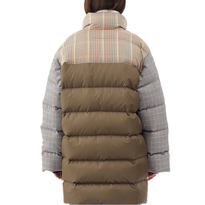 Chaqueta acolchada larga para mujer OEM con logotipo bordado personalizado - Product Image 6