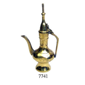 Jarra tradicional de latón árabe en relieve Aftaba, jarra árabe para servir bebidas, artículos para beber Aftaba de oriente medio, a la venta - Product Image 5