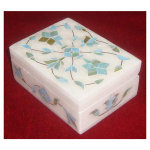 Boîtes à bijoux uniques en marbre blanc italien pur de qualité antique avec art floral en nacre verte - Product Image 1