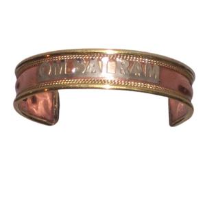 Bracelet élégant artisanal en laiton cuivre antique fait à la main en métal poli monté pour une utilisation décorative à la main idée cadeau élégante - Product Image 5