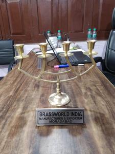 Modèle en métal de bougeoir en laiton de qualité de Brassworld India avec technique polie de style religieux - Product Image 3