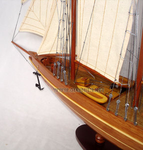 BLUENOSE Cadeau de nouveauté de bateau modèle en bois fabriqué à la main - Product Image 3
