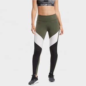 Leggings de sport pour femmes à taille haute, longueur genou, respirants, en spandex/polyester, avec poches latérales pour le yoga, l'entraînement et la course à pied - Product Image 1