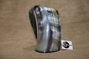 Taza de cuerno vikingo de alta calidad para vino de cerveza en diseño simple blanquecino y marrón para fiesta, boda, tradición casera - Product Image 4