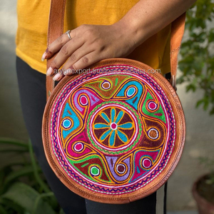 Bolso de Hombro Hecho a Mano de Cuero de Cabra, Bolso de Cantina con Bordado de Rajasthani, Multicolor Tradicional, Vintage, 9x9 Pulgadas - Product Image 3