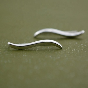 925 Faits à la main En Argent Sterling Curvy Plié Ligne Vague Boucles D'oreilles En Gros Usine Prix Du Fabricant Fournisseurs En Ligne - Product Image 3