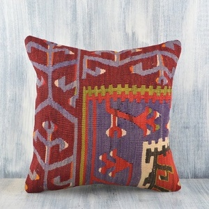 Funda de Cojín Bohemia Tejida a Mano, Cuadrada, con Patrón Geométrico Abstracto, Rojo y Morado, de Lana y Acrílico, Decoración para el Hogar - Product Image 1