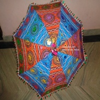 Parapluie droit vintage artisanal LAXMANS 100% coton, multicolores, fait main, pliable manuellement, poignée en plastique, broderie, 100 cm