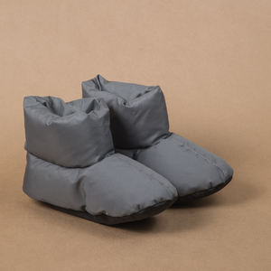 Botas suaves para bebés Botas de plumón de ganso de color gris y Rojo suaves de invierno con repelente al agua para bebés del fabricante - Product Image 2