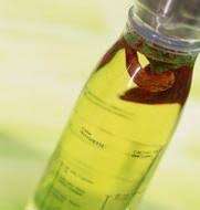 Aceite de Raíz de Cade 100% Natural y Puro de Alta Calidad, Antienvejecimiento y Antiarrugas para una Piel Clara, Fabricado en India por Aarnav Global - Product Image 5