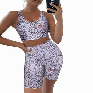 Haut court et Shorts Sweat-shirt pour femmes, ensemble de motard imprimé, - Product Image 1