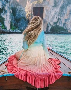 Vibrante Vestido de Verano con Escote en V y Volantes en Capas, Estilo Bohemio, Informal, para la Playa - Product Image 5