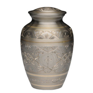 Recuerdo Cremación funeraria para cenizas humanas Urnas de cremación de latón de metal de alta calidad con urnas grabadas en plata - Product Image 1