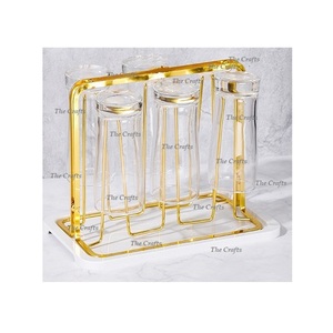 Juego de cuatro vasos de diferentes colores y soporte de vidrio en taza de metal y soporte de vidrio con mango de madera a la venta - Product Image 6