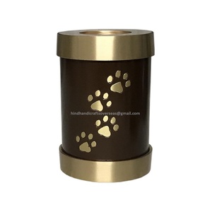 Urnes de cendres de crémation pour animaux de compagnie gravées de patte de couleur marron en laiton pour les cendres funéraires de chiens et de chats par le fabricant indien - Product Image 1