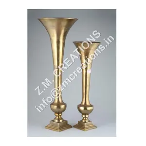 Modernes Hotel Wohnzimmer Luxus Metall Material Messing Gold Blumenvase Set für die Inneneinrichtung von Z M CREATIONS