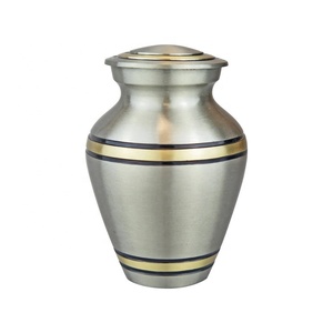 Urna Toscana golpeada a mano rara, urna para cenizas de entrega rápida de fábrica, urna de latón decorativa fundida de Metal, nuevo diseño, tarro de acabado de Peltre - Product Image 1