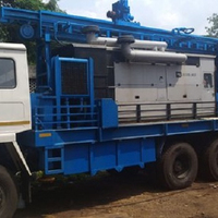 Nouvelle Foreuse Rotative DTH Diesel Montée sur Camion de 300 Mètres avec Garantie de 12 Mois pour le Forage de Puits d'Eau et Minier